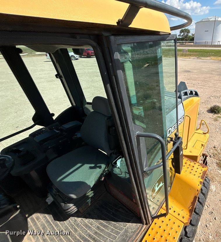 image for item DT3282 2006 John Deere 444J wheel loader