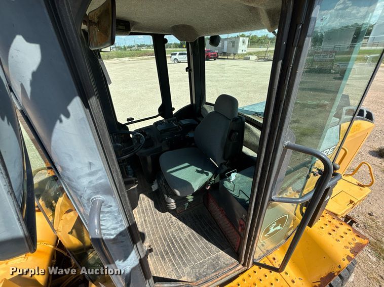 image for item DT3282 2006 John Deere 444J wheel loader
