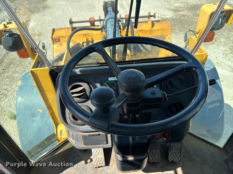 image for item DT3282 2006 John Deere 444J wheel loader