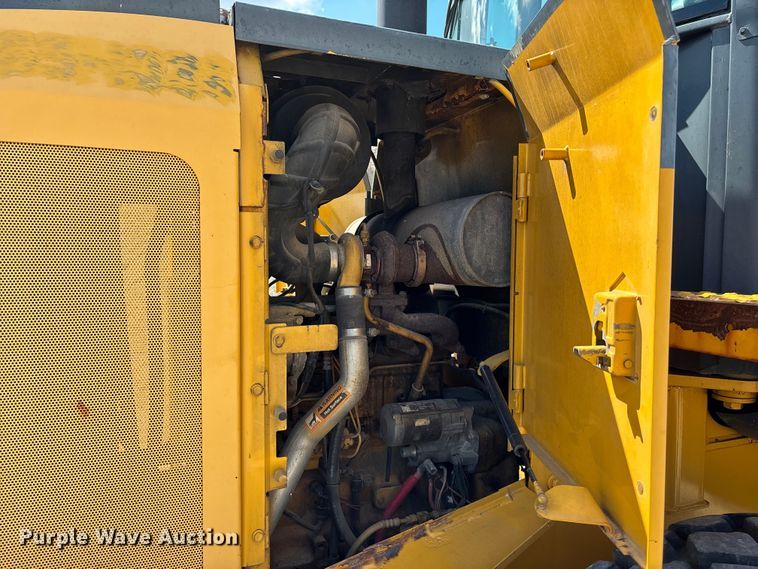 image for item DT3282 2006 John Deere 444J wheel loader