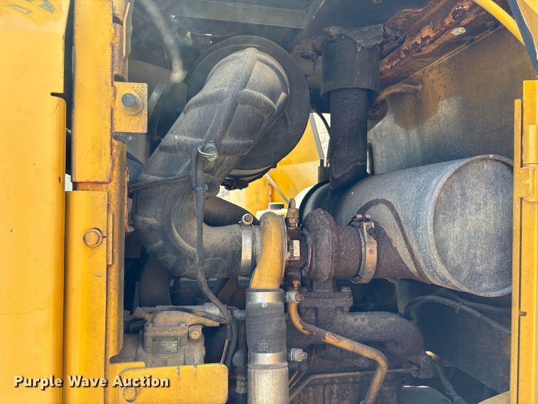 image for item DT3282 2006 John Deere 444J wheel loader