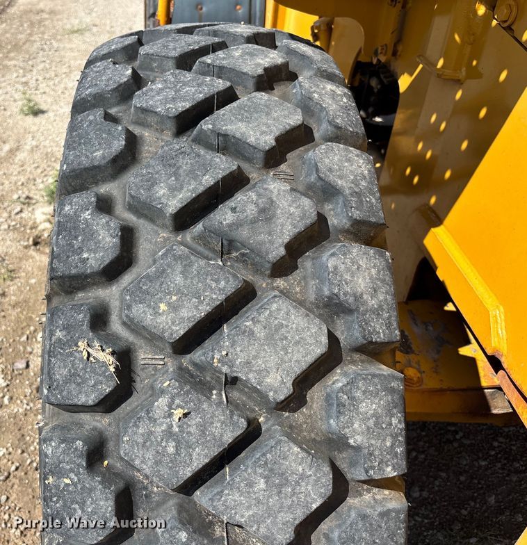 image for item DT3282 2006 John Deere 444J wheel loader