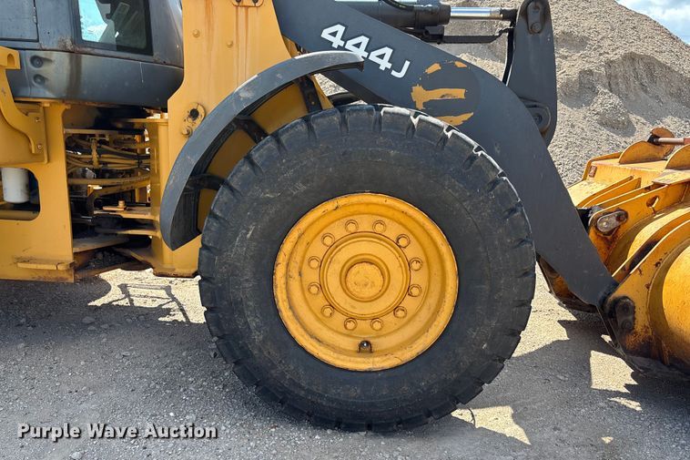 image for item DT3282 2006 John Deere 444J wheel loader
