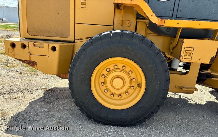 image for item DT3282 2006 John Deere 444J wheel loader