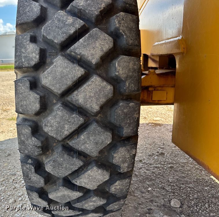 image for item DT3282 2006 John Deere 444J wheel loader