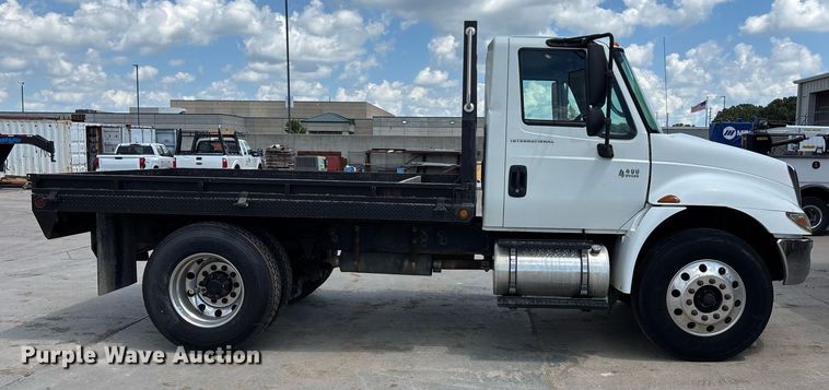 image for item DT3288 2006 International Dura Star 4400 flatbed truck