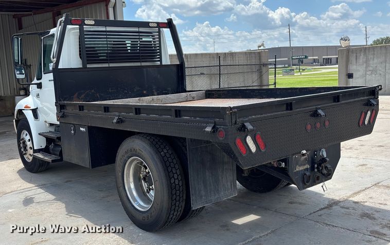 image for item DT3288 2006 International Dura Star 4400 flatbed truck