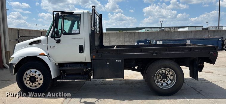 image for item DT3288 2006 International Dura Star 4400 flatbed truck