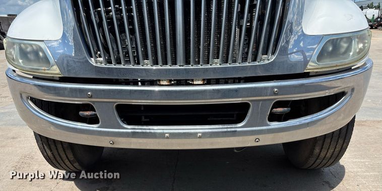 image for item DT3288 2006 International Dura Star 4400 flatbed truck