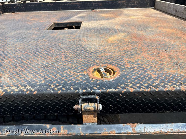 image for item DT3288 2006 International Dura Star 4400 flatbed truck