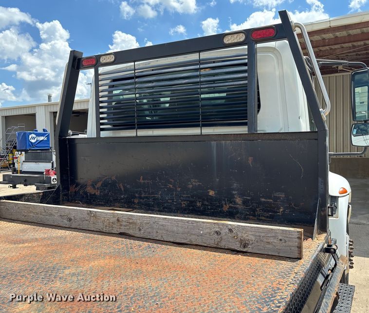 image for item DT3288 2006 International Dura Star 4400 flatbed truck