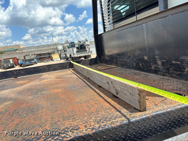 image for item DT3288 2006 International Dura Star 4400 flatbed truck