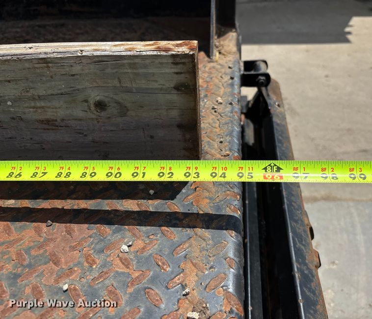 image for item DT3288 2006 International Dura Star 4400 flatbed truck