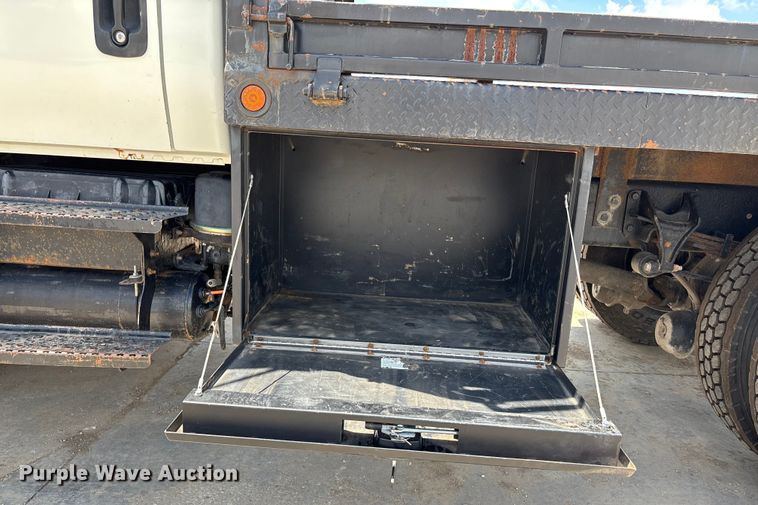 image for item DT3288 2006 International Dura Star 4400 flatbed truck