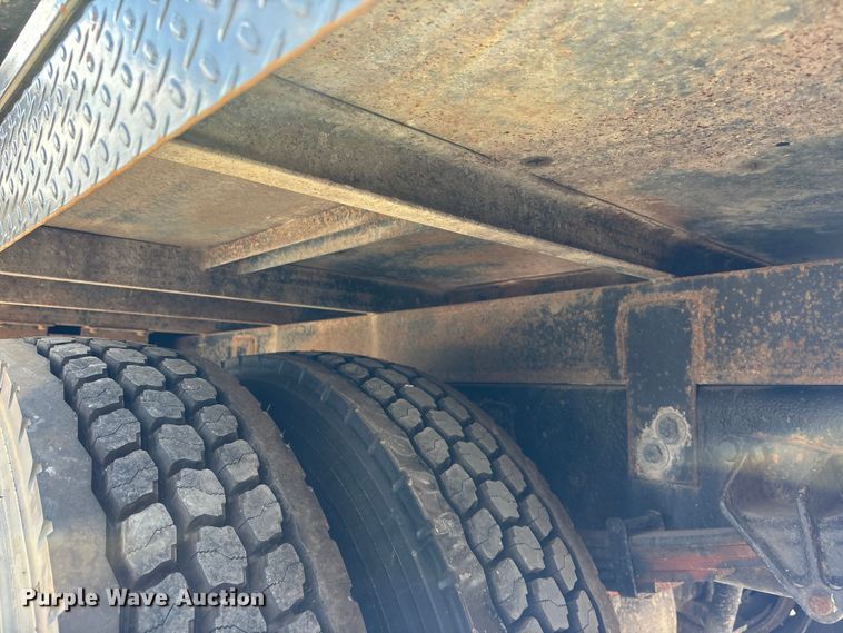 image for item DT3288 2006 International Dura Star 4400 flatbed truck