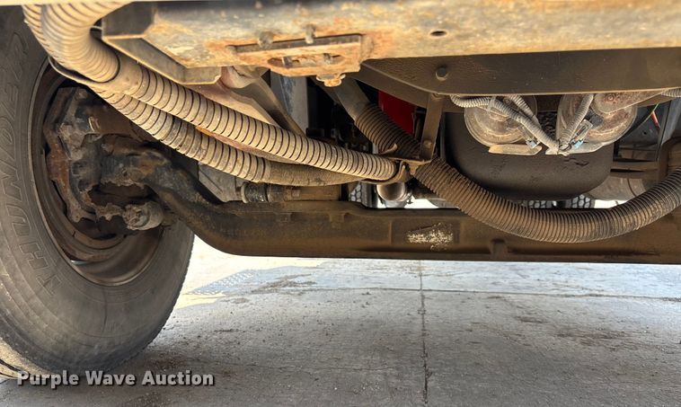 image for item DT3288 2006 International Dura Star 4400 flatbed truck