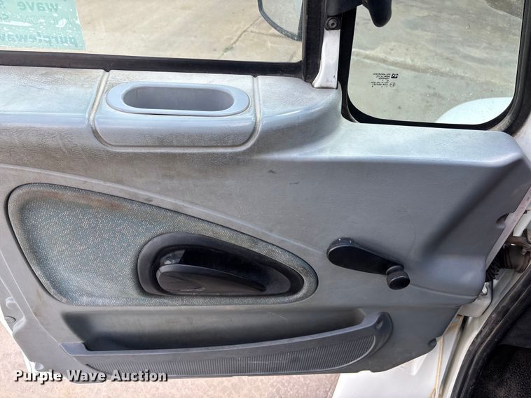 image for item DT3288 2006 International Dura Star 4400 flatbed truck