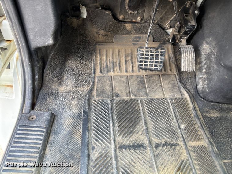 image for item DT3288 2006 International Dura Star 4400 flatbed truck