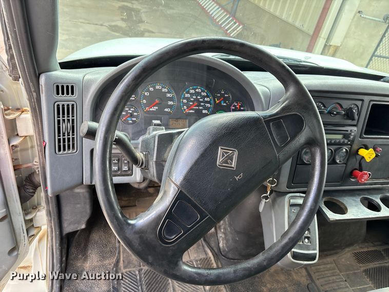 image for item DT3288 2006 International Dura Star 4400 flatbed truck