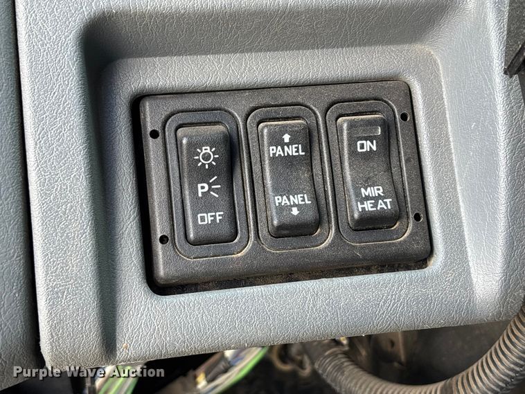 image for item DT3288 2006 International Dura Star 4400 flatbed truck