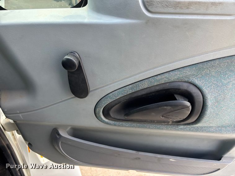 image for item DT3288 2006 International Dura Star 4400 flatbed truck