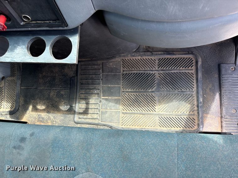 image for item DT3288 2006 International Dura Star 4400 flatbed truck