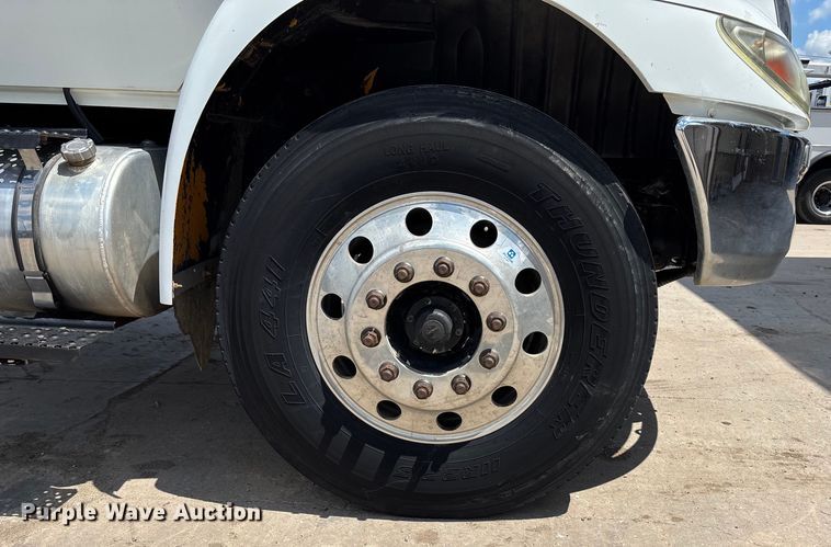 image for item DT3288 2006 International Dura Star 4400 flatbed truck