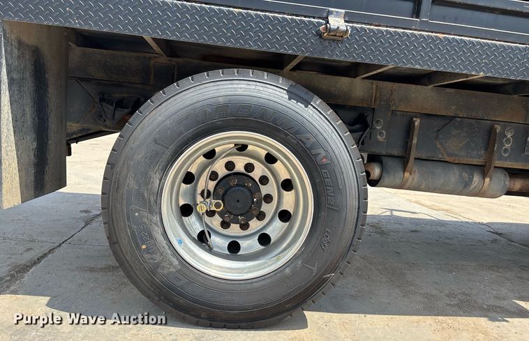 image for item DT3288 2006 International Dura Star 4400 flatbed truck