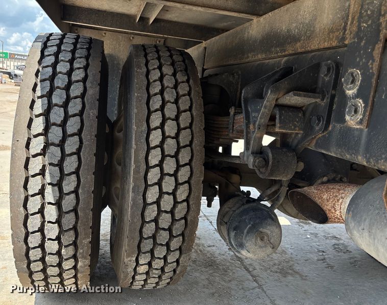 image for item DT3288 2006 International Dura Star 4400 flatbed truck