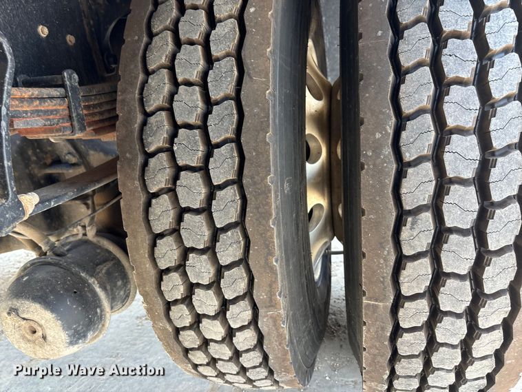 image for item DT3288 2006 International Dura Star 4400 flatbed truck