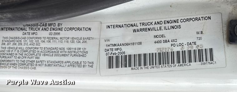 image for item DT3288 2006 International Dura Star 4400 flatbed truck
