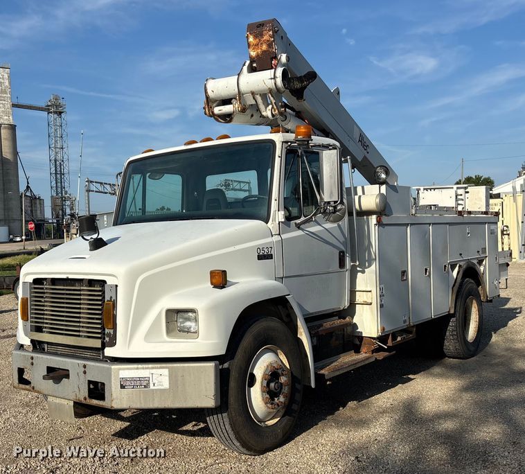 CAMIóN CON CANASTILLA 2001 FREIGHTLINER ALTEC