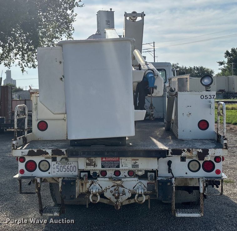 image for item DT3290 2001 Freightliner FL70 bucket truck