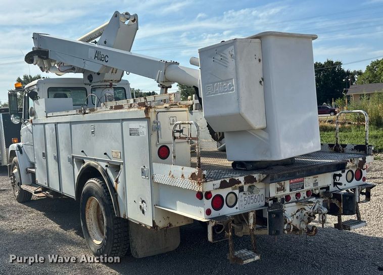 image for item DT3290 2001 Freightliner FL70 bucket truck