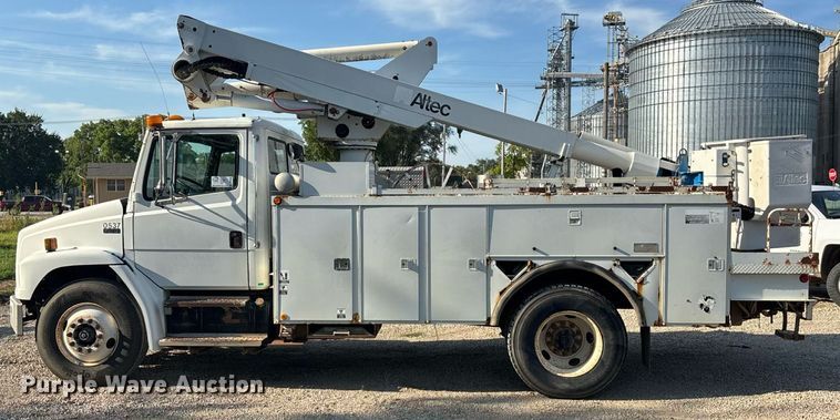 image for item DT3290 2001 Freightliner FL70 bucket truck