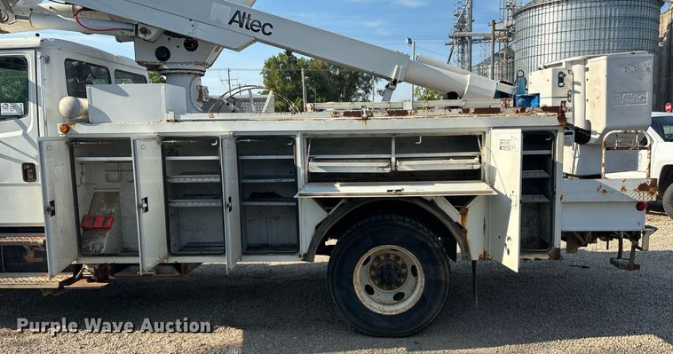 image for item DT3290 2001 Freightliner FL70 bucket truck