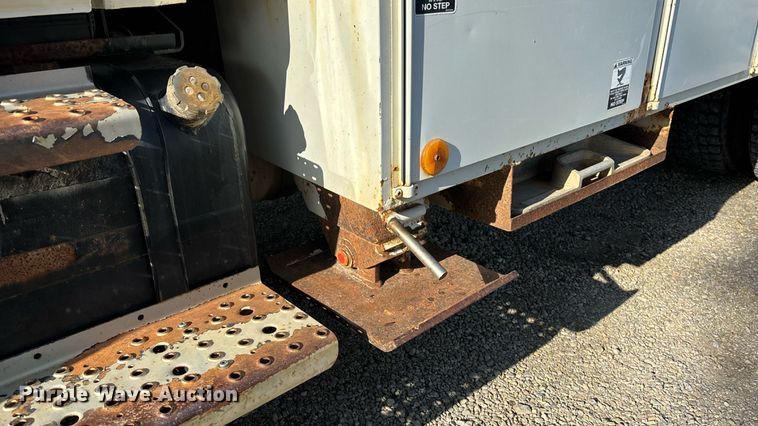 image for item DT3290 2001 Freightliner FL70 bucket truck