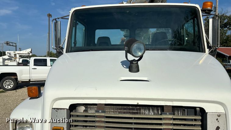 image for item DT3290 2001 Freightliner FL70 bucket truck