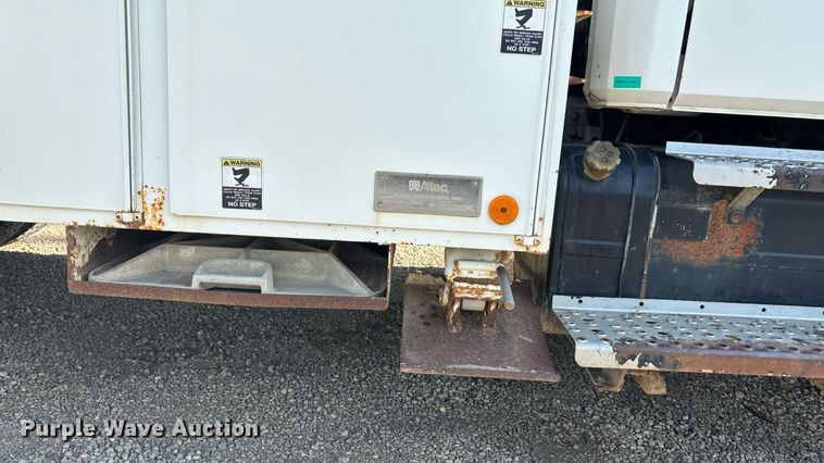 image for item DT3290 2001 Freightliner FL70 bucket truck