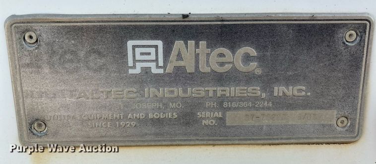 image for item DT3290 2001 Freightliner FL70 bucket truck