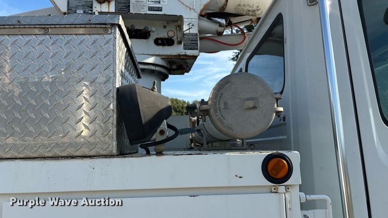 image for item DT3290 2001 Freightliner FL70 bucket truck