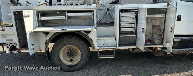 image for item DT3290 2001 Freightliner FL70 bucket truck