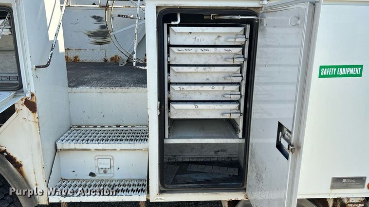 image for item DT3290 2001 Freightliner FL70 bucket truck