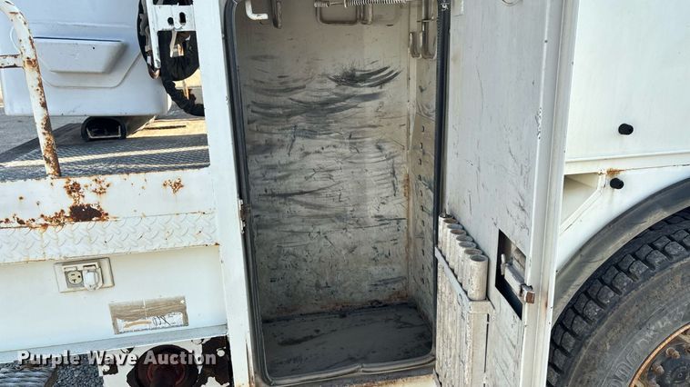 image for item DT3290 2001 Freightliner FL70 bucket truck