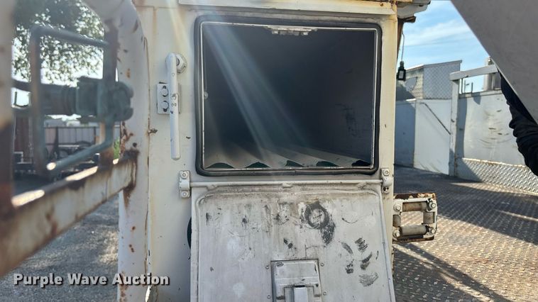 image for item DT3290 2001 Freightliner FL70 bucket truck