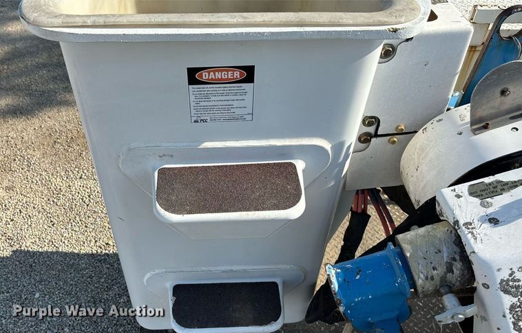 image for item DT3290 2001 Freightliner FL70 bucket truck