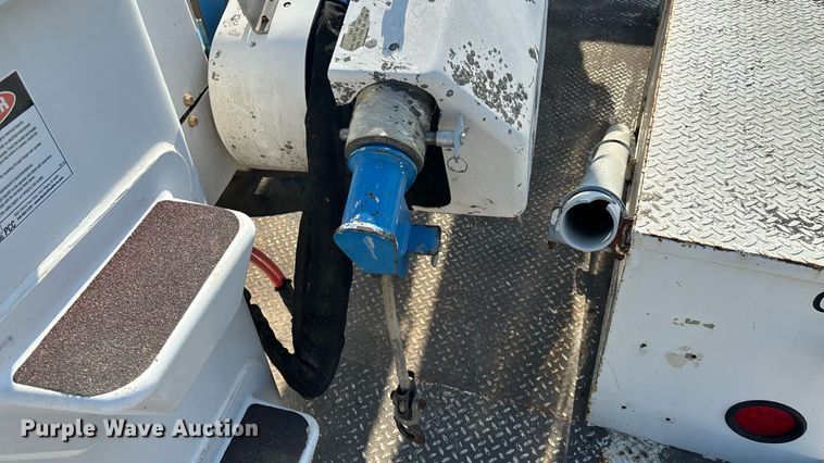 image for item DT3290 2001 Freightliner FL70 bucket truck