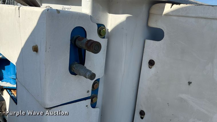 image for item DT3290 2001 Freightliner FL70 bucket truck