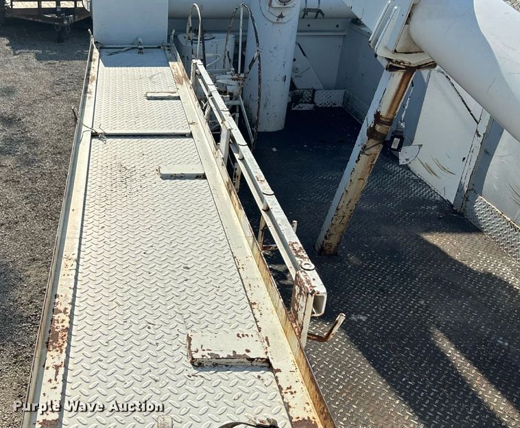 image for item DT3290 2001 Freightliner FL70 bucket truck