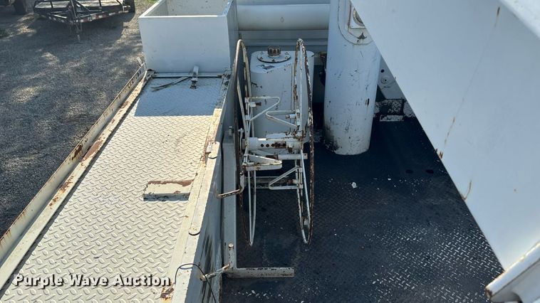 image for item DT3290 2001 Freightliner FL70 bucket truck